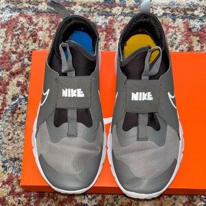 Nike Flex 2 Runner. Slip-On Sneakers size 5